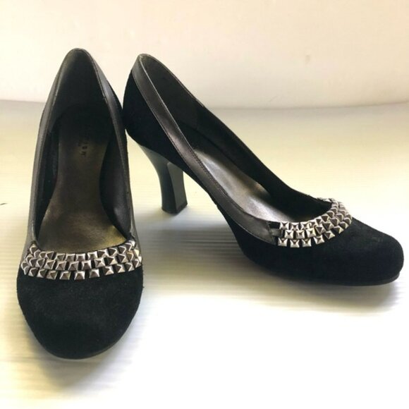 Kenneth Cole Reaction Studded Black Suede Heels Pumps 8 - Picture 2 of 13